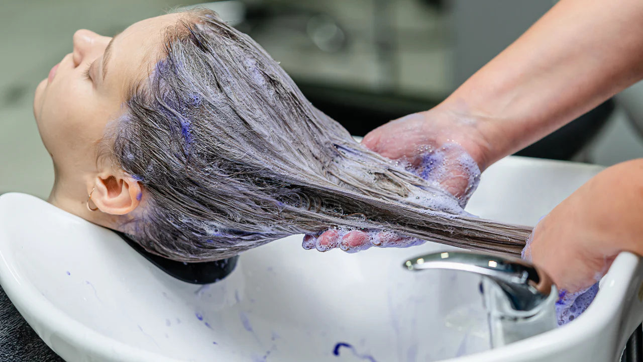 Benefits of Hair Colour Shampoo vs Traditional Hair Dyes